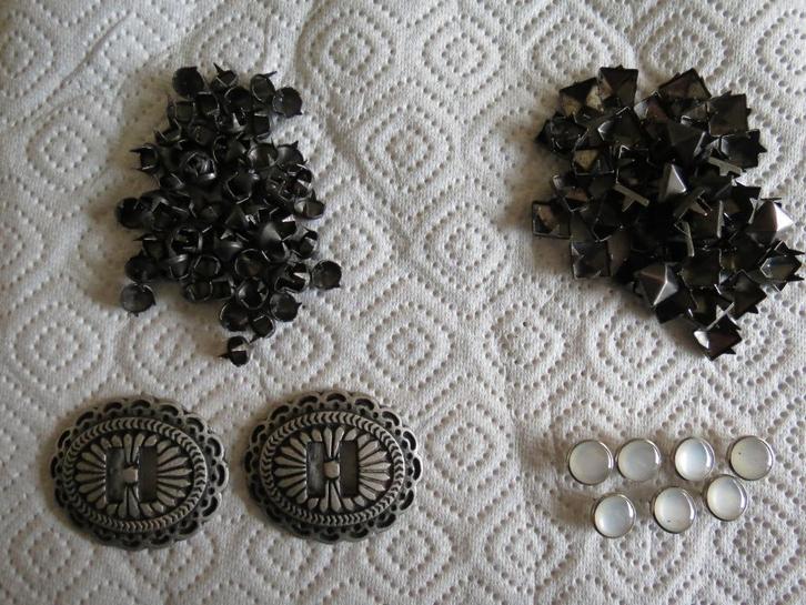 Studs of spikes, Hobby en Vrije tijd, Kledingapplicaties en Hotfix, Zo goed als nieuw, Overige typen, Ophalen of Verzenden