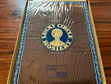 1 paar vintage Amerikaanse nylons van Lucky Circle beschikbaar voor biedingen