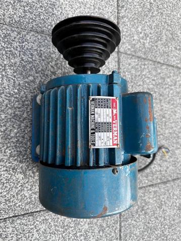 Te Koop Electromotor 220volt As diameter 14mm Verman beschikbaar voor biedingen