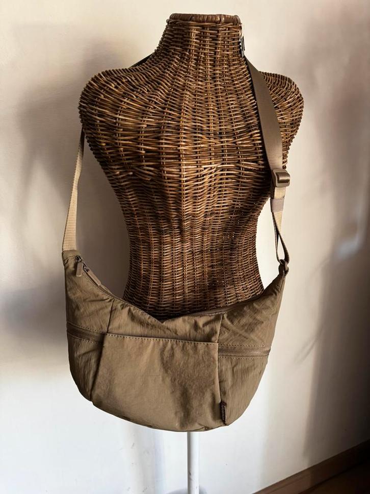 ZGAN Lululemon tas, Sieraden, Tassen en Uiterlijk, Tassen | Damestassen, Zo goed als nieuw, Schoudertasje, Groen, Ophalen of Verzenden