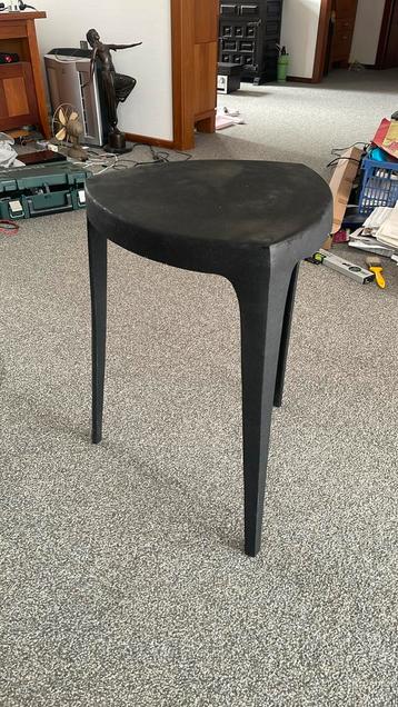 Zuiver Tiga gietaluminium bijzetttafel zwart beschikbaar voor biedingen