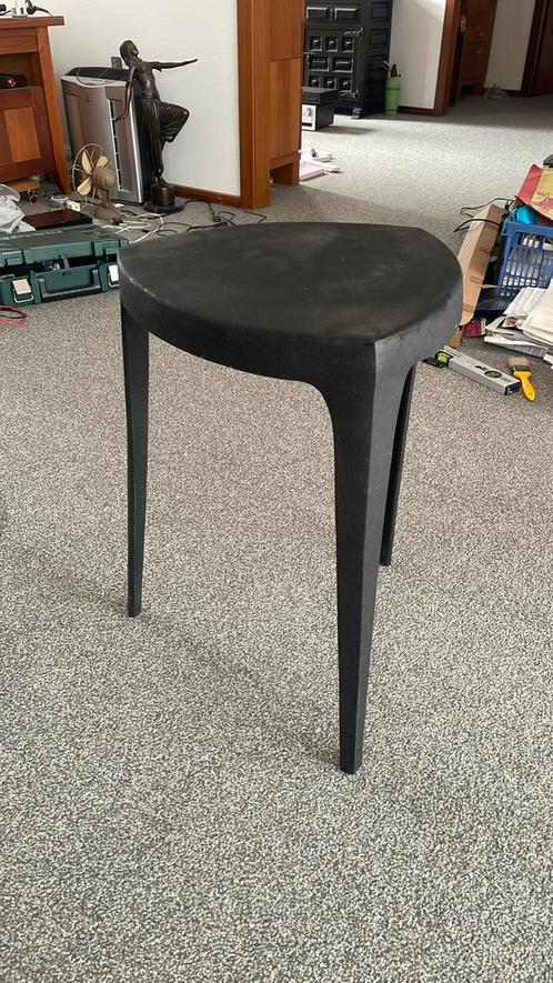 Zuiver Tiga gietaluminium bijzetttafel zwart, Huis en Inrichting, Tafels | Bijzettafels, Rond, 45 tot 60 cm, Minder dan 55 cm