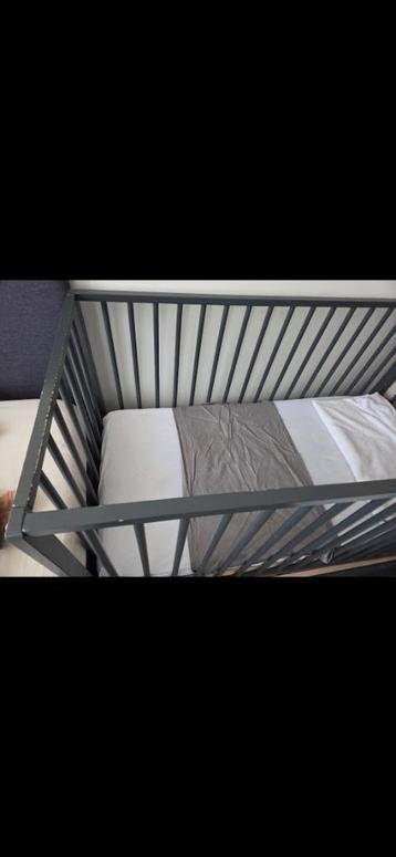 Ledikant(jes) en aeroSleep matras (sen) beschikbaar voor biedingen