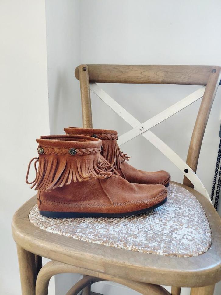 Minnetonka laarsjes camel met rits M42 NW139,-, Kleding | Dames, Schoenen, Zo goed als nieuw, Bruin, Ophalen of Verzenden