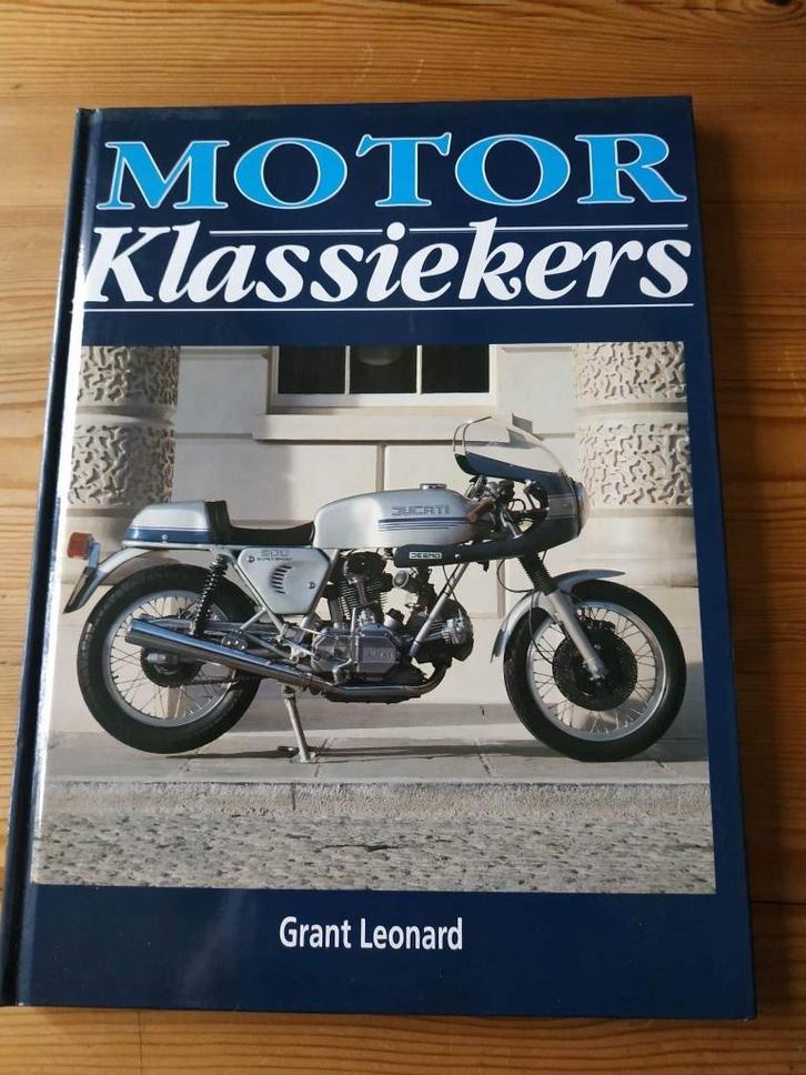 Boek motorfietsen 'Motor Klassiekers' Grant Leonard, Boeken, Motoren, Zo goed als nieuw, Algemeen, Ophalen of Verzenden