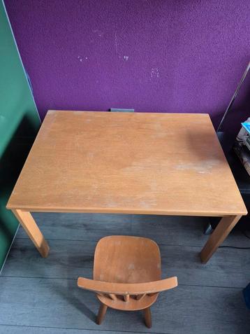 Kindertafel met Stoeltje beschikbaar voor biedingen