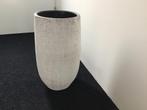 Pot , plantenpot wit met wat lichtgrijs., Rond, Zo goed als nieuw, Aardewerk, 40 tot 70 cm