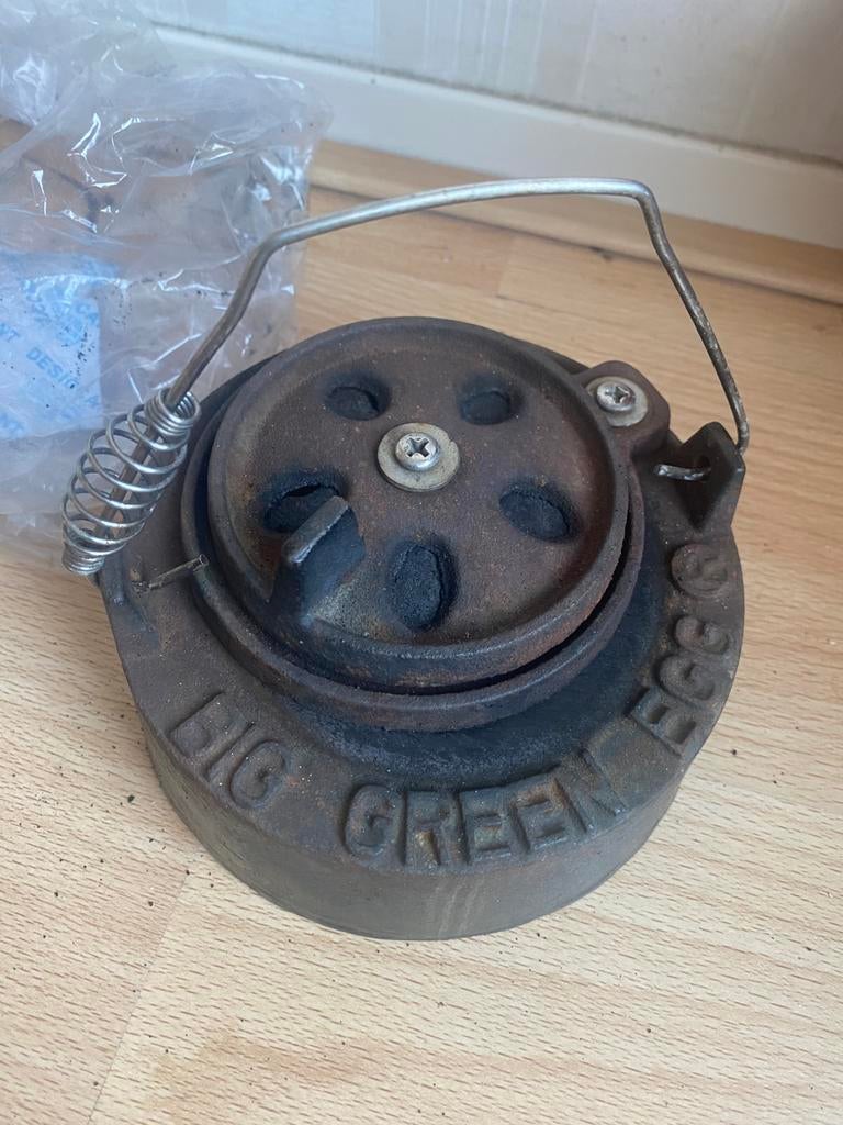 Originele Big Green Egg gietijzeren regulator, Ophalen of Verzenden, Zo goed als nieuw