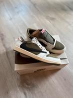 Travis Scott Jordan 1 Low Medium Olive 44, Kleding | Heren, Schoenen, Overige kleuren, Nieuw, Ophalen of Verzenden, Sneakers of Gympen