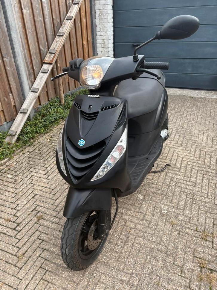 Piaggio zip 2012 8600km snor SP, Fietsen en Brommers, Scooters | Piaggio, Zo goed als nieuw, Zip, Maximaal 45 km/u, Benzine, Ophalen