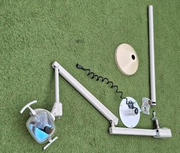 Tandarts lamp operatielamp tattoo piercinglamp NIEUWSTAAT  beschikbaar voor biedingen