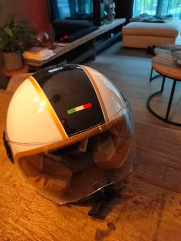 Stijlvolle Scooter Helm - Zo Goed Als Nieuw! beschikbaar voor biedingen