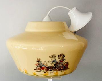 Zeer mooie antieke opaline,opal glazen kinder lamp,puntgaaf beschikbaar voor biedingen