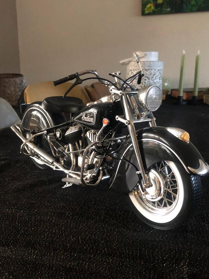 Schaalmodel,,INDIAN CHIEF 1948"., Hobby en Vrije tijd, Modelbouw | Auto's en Voertuigen, Groter dan 1:32, Overige merken, Ophalen