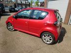 Toyota Aygo 1.0-12V Aspiration Red, 5 deurs, Airco Dealer on, Gebruikt, Zwart, 4 stoelen, 68 pk