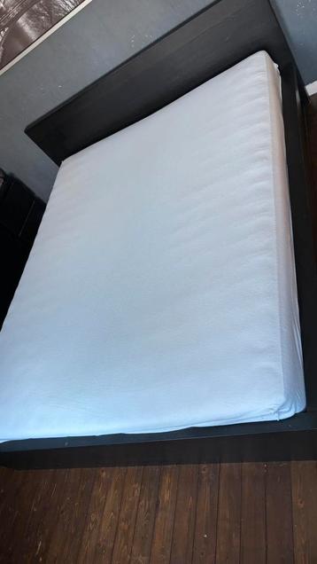 Bed (160x200) met ombouw GRATIS ophalen!