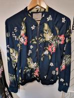 VERO MODA DONKERBLAUWE MET BLOEMEN BOMBERJACK MAAT XL, Kleding | Dames, Blauw, Vero Moda, Maat 46/48 (XL) of groter, Nieuw