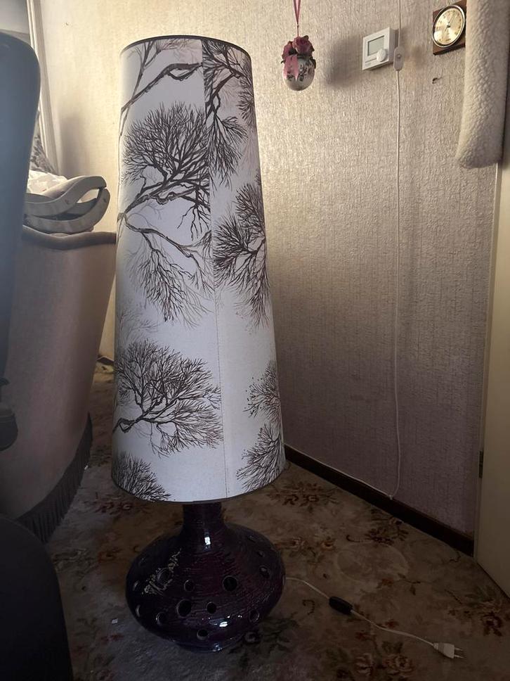 Vintage Lamp met bijzondere voet en leuke print, Huis en Inrichting, Lampen | Vloerlampen, Gebruikt, Minder dan 100 cm, Stof, Ophalen of Verzenden
