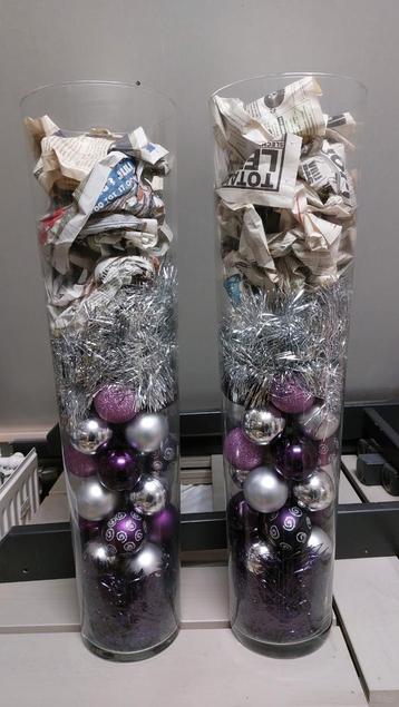 Hoge glazen vaas met decoratie 70 cm 2x beschikbaar voor biedingen
