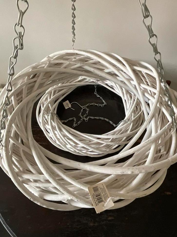 WITTE RIETEN KRANSEN MET OPHANGSYSTEEM, Huis en Inrichting, Woonaccessoires | Kransen, Gebruikt, Ophalen of Verzenden