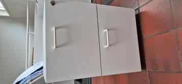 Te koop; twee ladenblokken, wit, 2x hangmappen, 4 laden beschikbaar voor biedingen