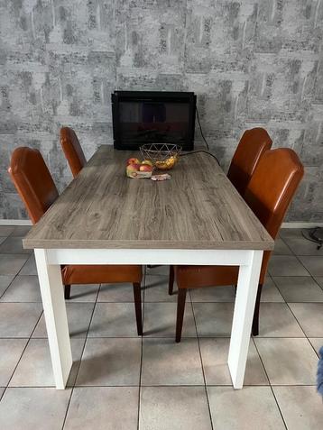 een set woonkamermeubels beschikbaar voor biedingen
