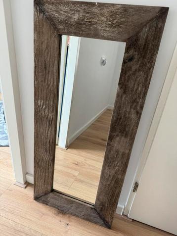 Spiegel, houten frame.