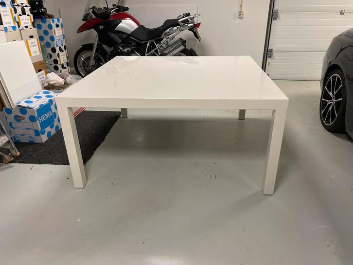 Gratis Eettafel - 147x151x75 cm, Antiek en Kunst, Antiek | Meubels | Tafels, Ophalen of Verzenden
