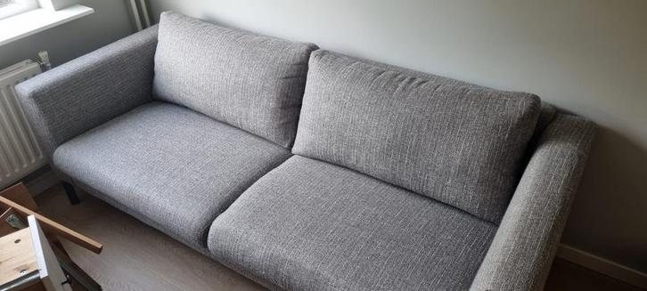 Moderne grijze bank, Huis en Inrichting, Banken | Bankstellen, Zo goed als nieuw, 200 tot 250 cm, 75 tot 100 cm, Ophalen of Verzenden