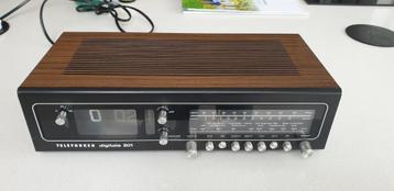 Vintage flipklok klokradio beschikbaar voor biedingen