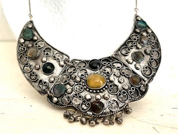 Vintage tribale etnische collier ketting met edelstenen beschikbaar voor biedingen