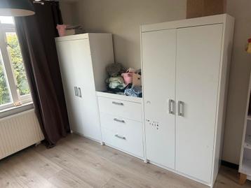 Witte Kledingkast Set 2 x  1 comodo181 cm hoog 86cm breed beschikbaar voor biedingen