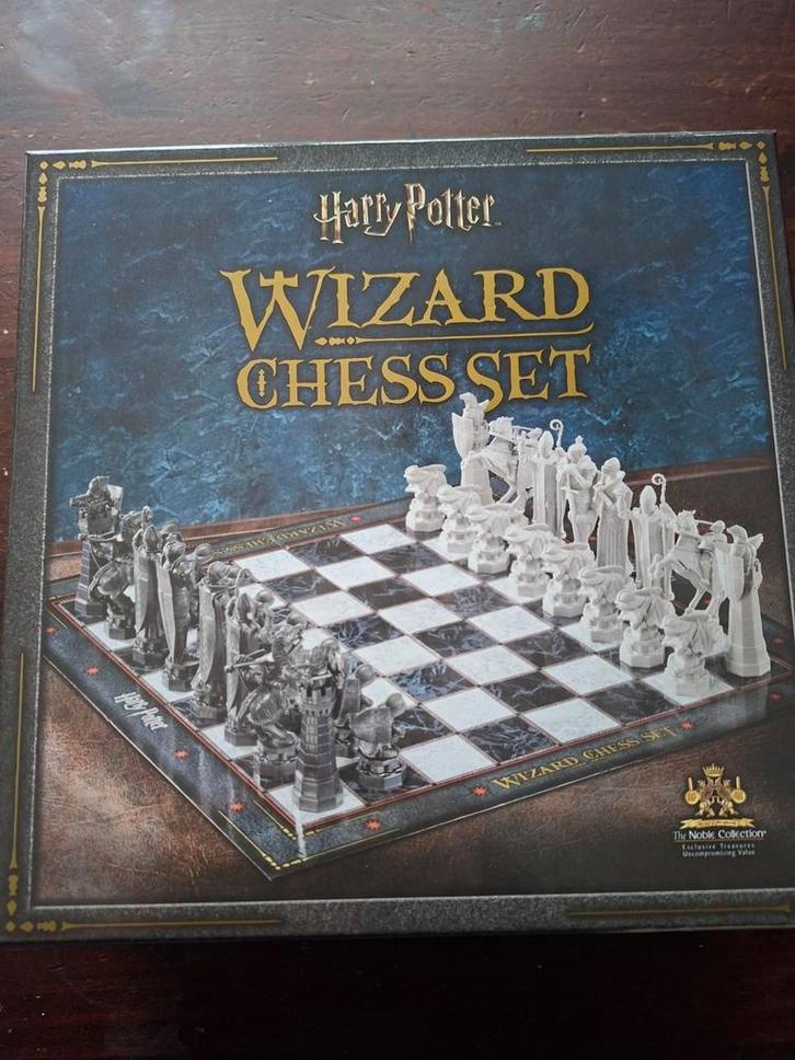 Harry Potter Wizard Chess Set - Noble Collection, Hobby en Vrije tijd, Gezelschapsspellen | Bordspellen, Zo goed als nieuw, Een of twee spelers