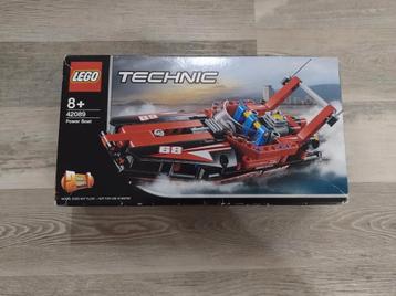 Lego 42089 Technic Powerboat - in doos beschikbaar voor biedingen