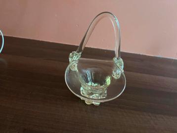 Vintage Groen Glazen Mandje beschikbaar voor biedingen