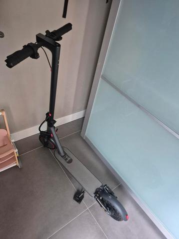 Elektrische step dubbele vering met blinkers + oplader beschikbaar voor biedingen