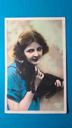 Jongedame met zwarte kat poes op arm 1935, Verzamelen, Ansichtkaarten | Dieren, Ophalen of Verzenden, 1920 tot 1940, Gelopen, Hond of Kat