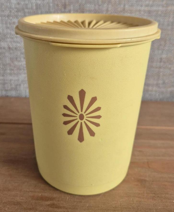 Tupperware trommel met sterdeksel Geel met Bruine bloem., Huis en Inrichting, Keuken | Tupperware, Bus of Trommel, Geel, Bruin