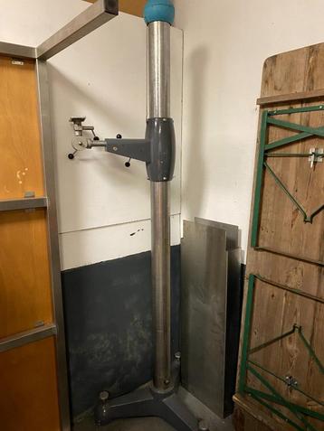 vintage lichtstatief beschikbaar voor biedingen
