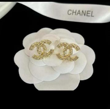 Chanel gold oorbellen beschikbaar voor biedingen