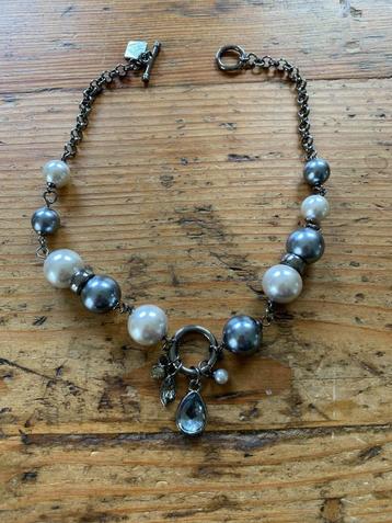 Mooie ketting met blauw grijze (nep) parels beschikbaar voor biedingen