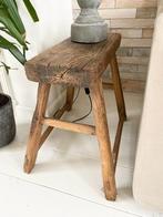 Antiek houten krukje/bijzettafeltje – doorleefd massief hout, Ophalen of Verzenden, Zo goed als nieuw, Hout