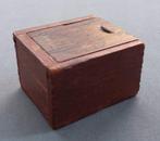 Om1900 ZELDZAAM Mini Miniatuur Doosje Dobbelsteen Spel Steen, Ophalen of Verzenden