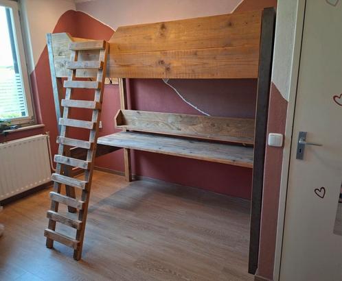 Hoogslaper steigerhout met bureau, Kinderen en Baby's, Kinderkamer | Stapelbedden en Hoogslapers, Zo goed als nieuw, Hoogslaper