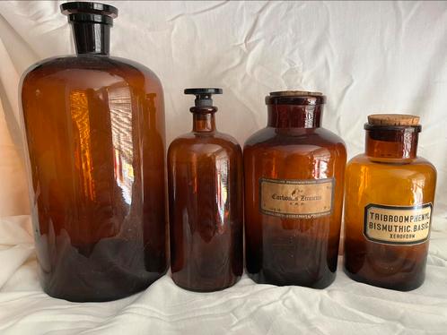 4 Vintage apothekers flessen en potten hoogte 35 tot 21 cm, Antiek en Kunst, Antiek | Glas en Kristal, Ophalen of Verzenden