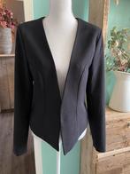 Nikkie blazer maat 40 zwart met tekst rugzijde, Kleding | Dames, Jasjes, Kostuums en Pakken, Maat 38/40 (M), Nikkie, Zo goed als nieuw