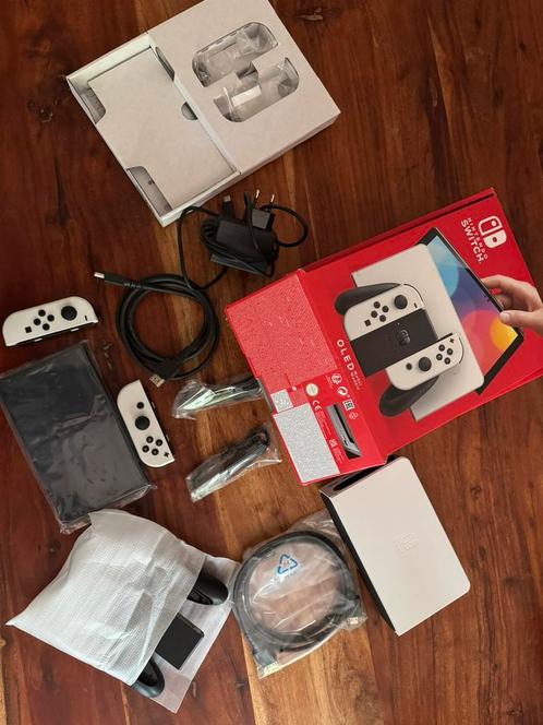 NINTENDO Switch OLED Wit, Spelcomputers en Games, Spelcomputers | Nintendo Switch, Zo goed als nieuw, Switch OLED, Ophalen of Verzenden