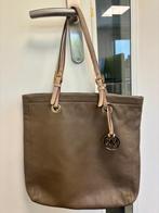 Michael Kors Schoudertas – Taupe Leder, Sieraden, Tassen en Uiterlijk, Tassen | Schoudertassen, Overige merken, Gebruikt, Overige kleuren