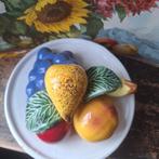Barbotine fruitschaal, Gebruikt, Schaal, Rond, Ophalen of Verzenden