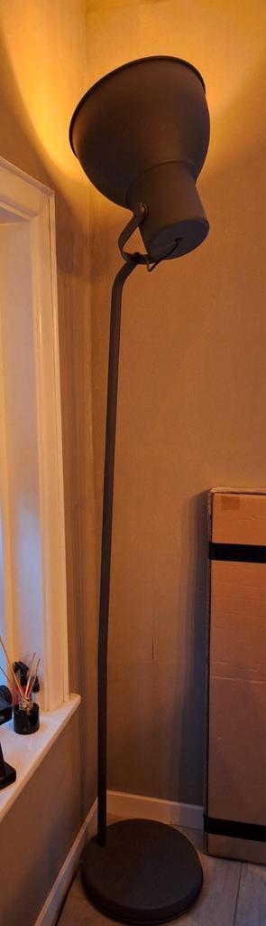 IKEA Hektar Stalamp Antraciet, Huis en Inrichting, Lampen | Vloerlampen, Ophalen